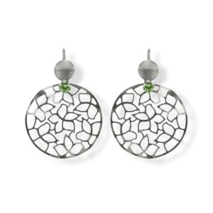 Orecchini in argento 925 satinato taglio laser e cristallo verde