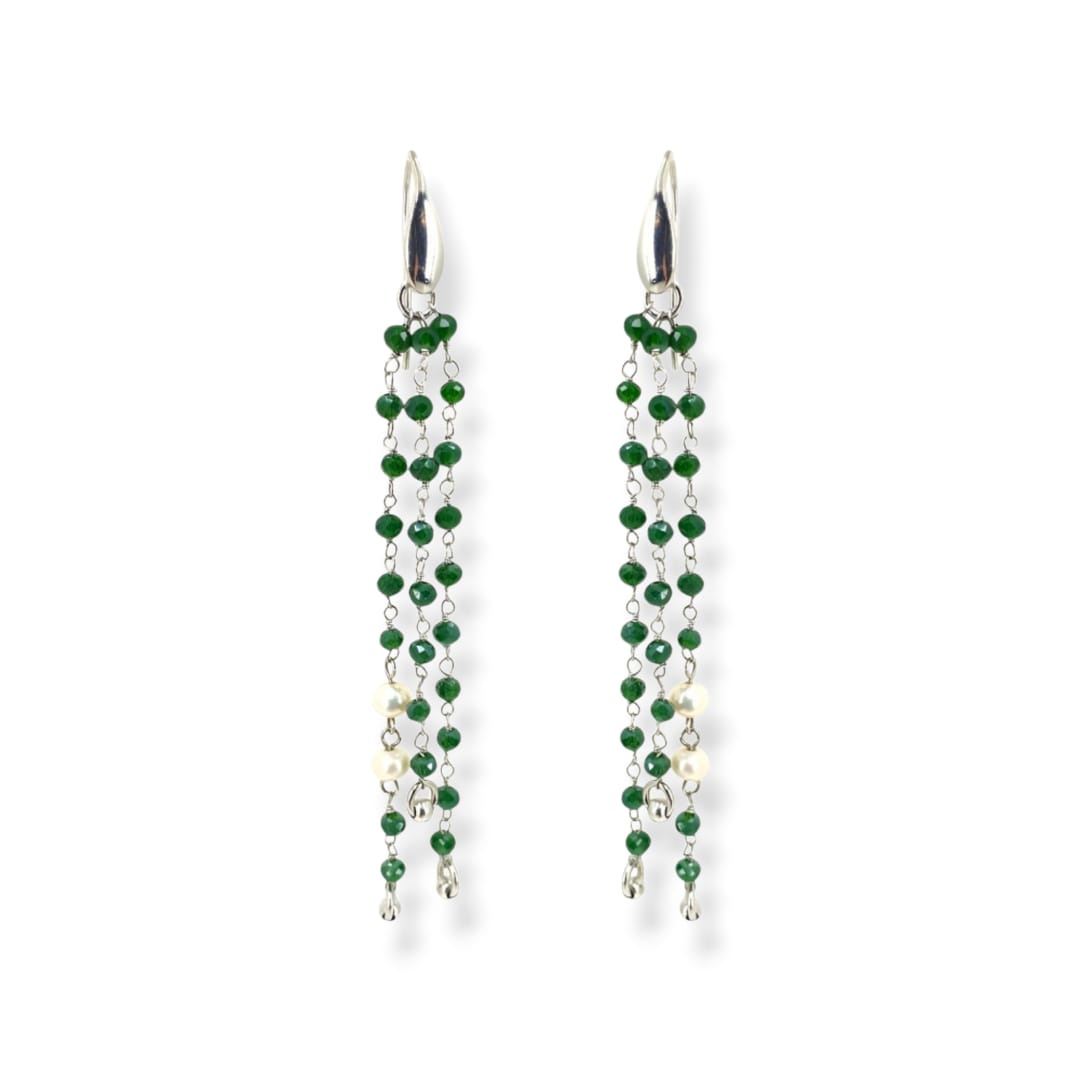 Orecchini con cristallini verde bottiglia, perle di acqua dolce e argento 925
