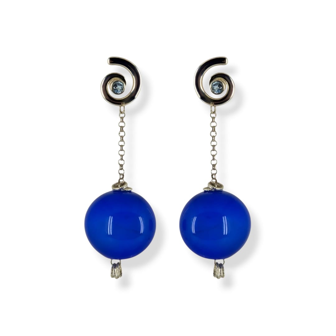 Orecchini con sfera di vetro soffiato azzurro e argento 925