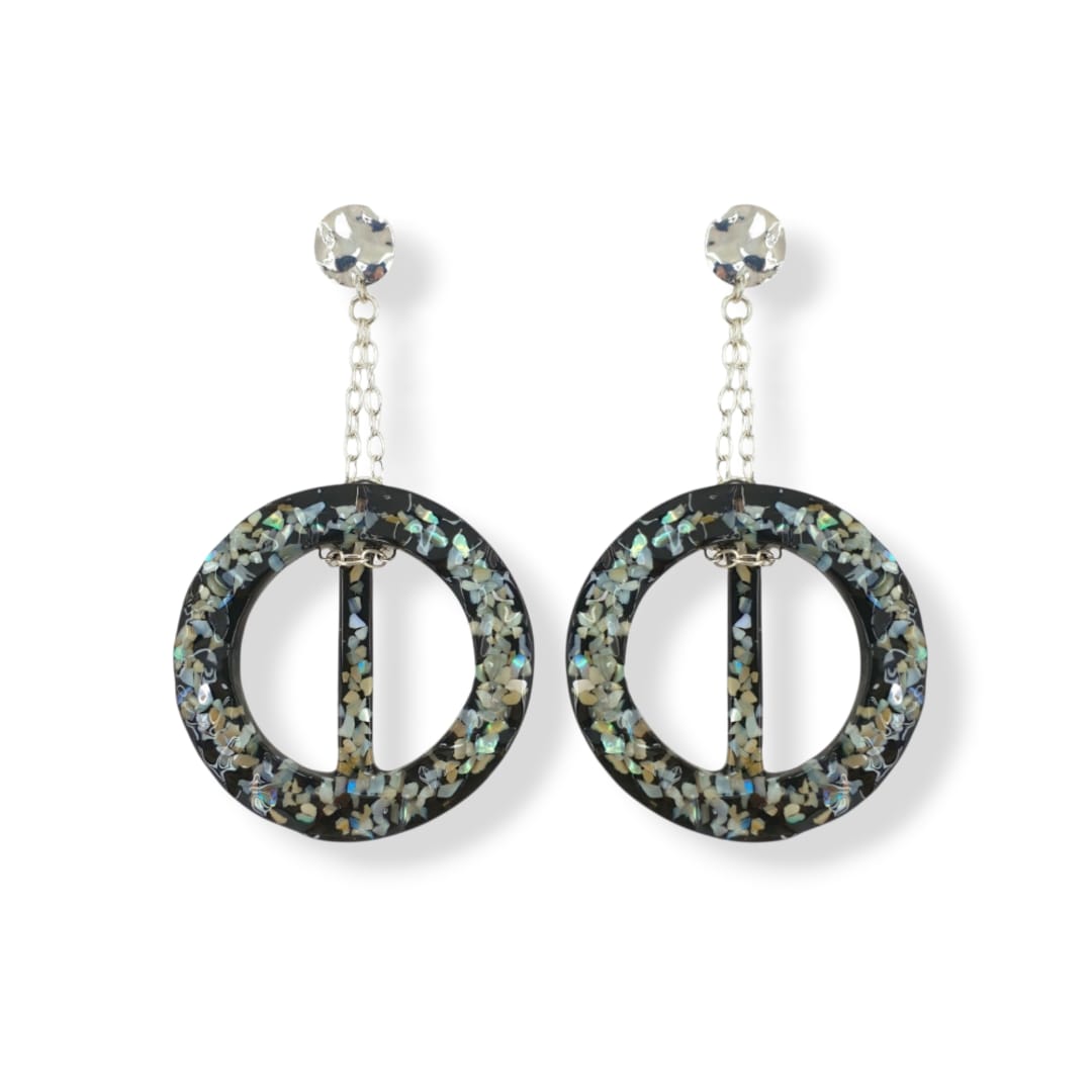 Orecchini in resina nera decorata con scagliette effetto madreperla e argento 925