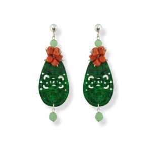 Orecchini con goccia di giada verde traforata, sassi di corallo rosso, sferette di quarzo verde e argento 925