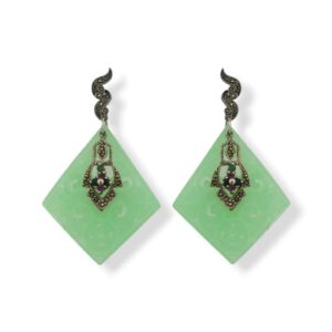 Orecchini con rombo di giada verde chiaro, zaffiri colorati, marcassite e argento 925