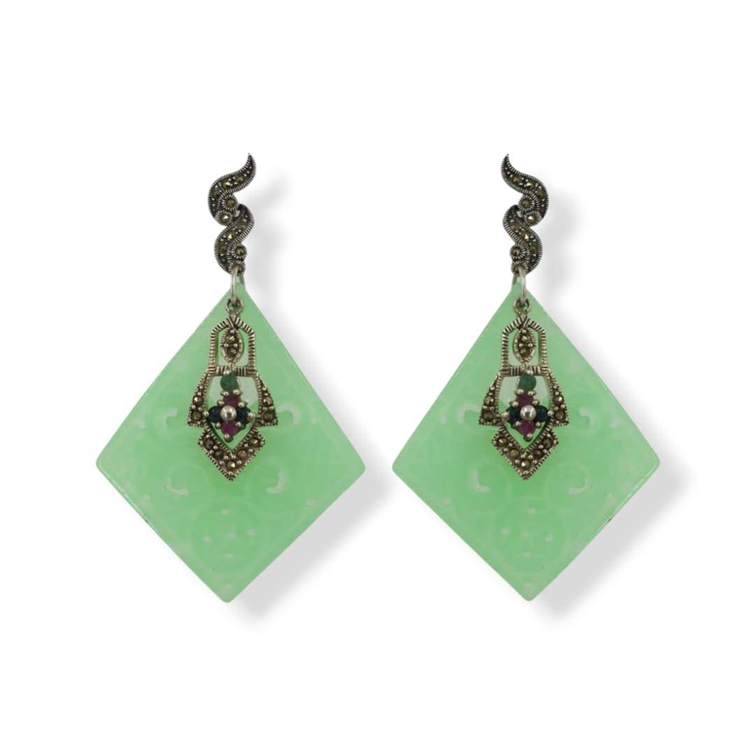 Orecchini con rombo di giada verde chiaro, zaffiri colorati, marcassite e argento 925